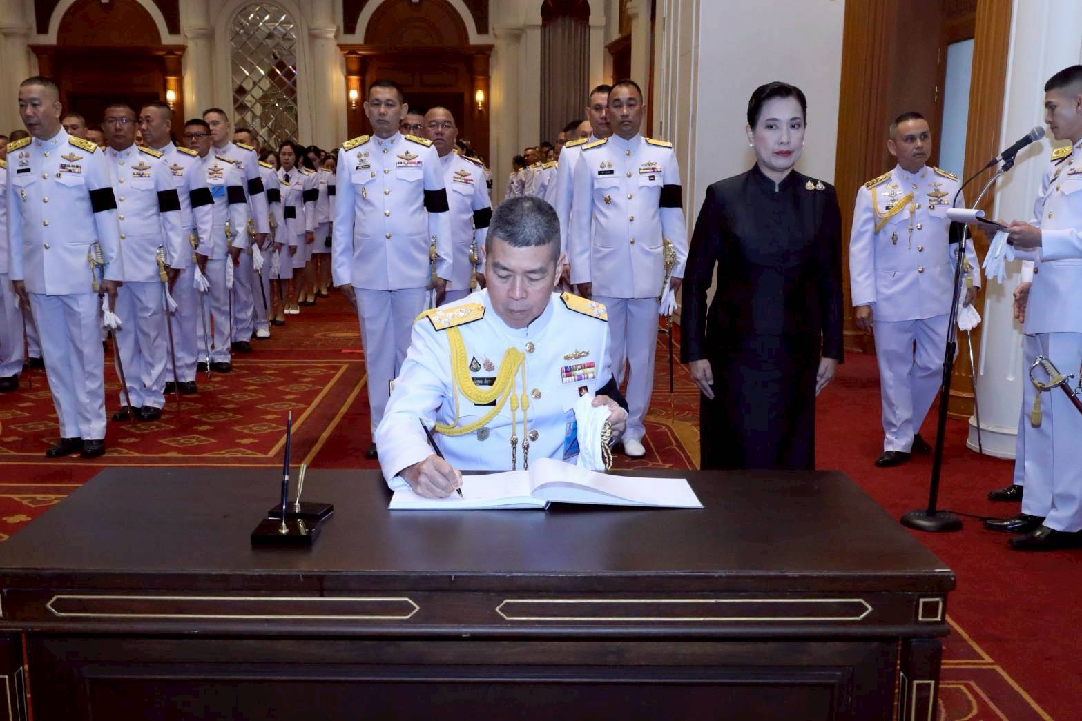 ๑๐ พิธีลงนามถวายความอาลัยสมเด็จพระนางเจ้าสิริกิติ์ พระบรมราชินีนาถ พระบรมราชชนนีพันปีหลวง