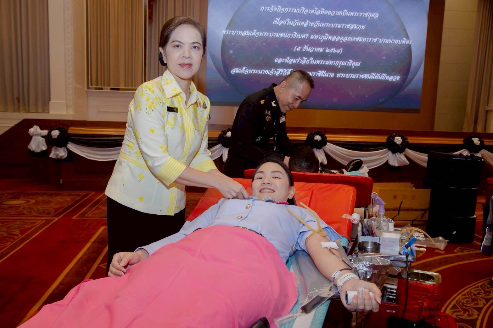 ๑๖ กิจกรรมบริจาคโลหิตถวายเป็นพระราชกุศลเนื่องในวันคล้ายวันพระบรมราชสมภพ พระบาทสมเด็จพระบรมชนกาธิเบศร มหาภูมิพลอดุลยเดชมหาราชบรมนาถบพิตร (๕ ธ.ค.๖๘) และน้อมรำลึกในพระมหากรุณาธิคุณ สมเด็จพระนางเจ้าสิริกิติ์ พระบรมราชินีนาถ พระบรมราชชนนีพันปีหลวง