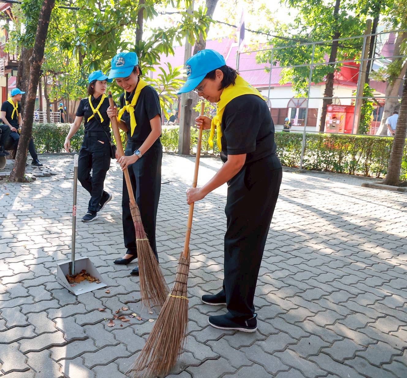 ๒๑ สมาคมภริยาข้าราชการสำนักงานปลัดกระทรวงกลาโหม ร่วมกิจกรรมจิตอาสาพระราชทาน เนื่องในวันคล้ายวันพระบรมราชสมภพพระบาทสมเด็จพระบรมชนกาธิเบศร มหาภูมิพลอดุลยเดชมหาราช บรมนาถบพิตร (๕ ธ.ค.๖๘)