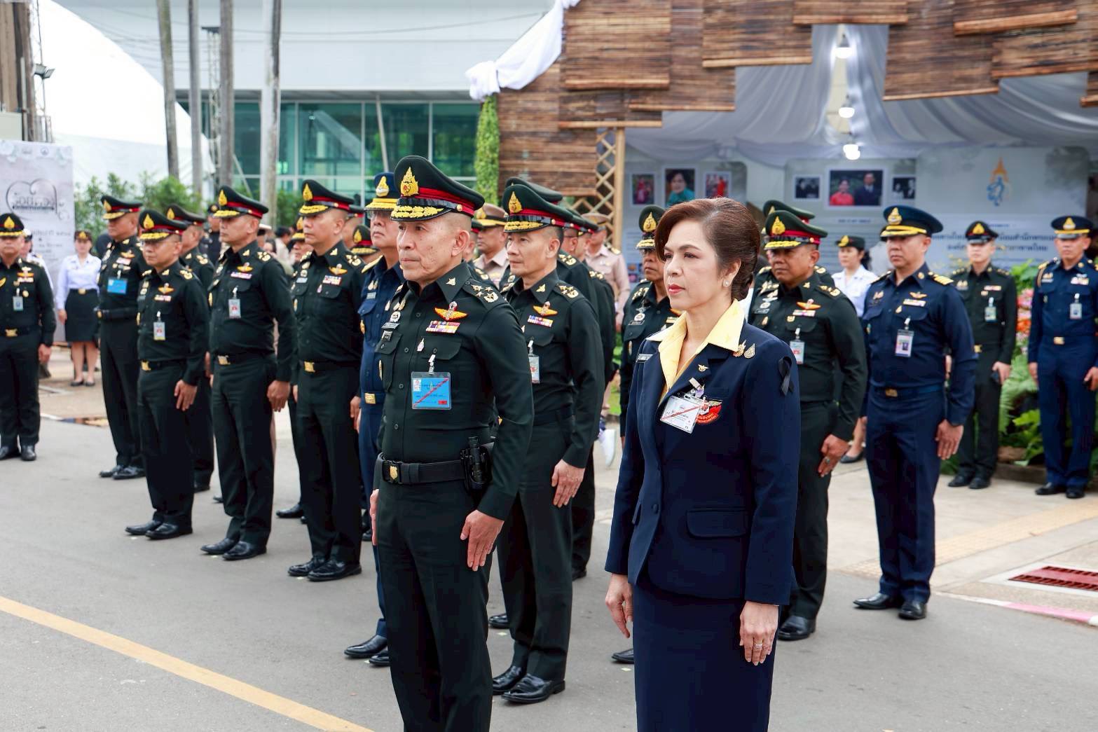 ๒๗ พิธีถวายความอาลัยเบื้องหน้าพระฉายาลักษณ์สมเด็จพระนางเจ้าสิริกิติ์ พระบรมราชินีนาถ พระบรมราชชนนีพันปีหลวง งานกาชาด ประจำปี ๒๕๖๘