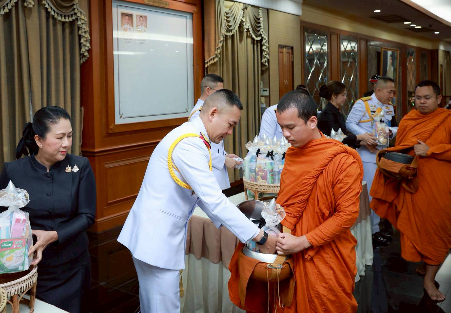 ๓๕ พิธีบำเพ็ญกุศลสตมวาร เพื่อถวายเป็นพระราชกุศลแด่สมเด็จพระนางเจ้าสิริกิติ์ พระบรมราชินีนาถ พระบรมราชชนนีพันปีหลวง ในวาระครบ ๑๐๐ วัน แห่งการสวรรคต
