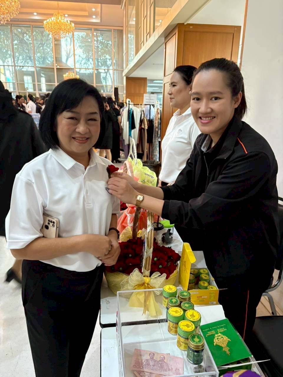 ๓๗ กิจกรรมเยี่ยมบำรุงขวัญทหารผ่านศึกที่เจ็บป่วยและได้รับบาดเจ็บจากการปฏิบัติหน้าที่