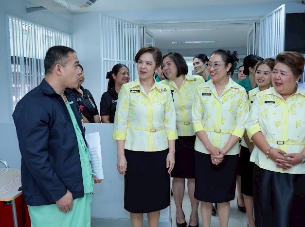 ๓๗ กิจกรรมเยี่ยมบำรุงขวัญทหารผ่านศึกที่เจ็บป่วยและได้รับบาดเจ็บจากการปฏิบัติหน้าที่