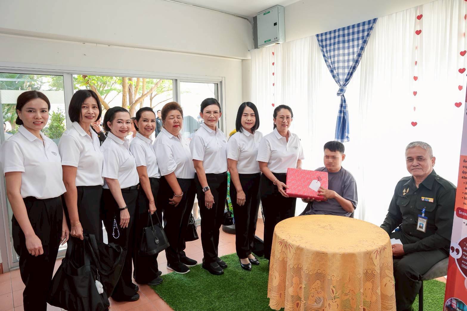 ๔๐ การตรวจเยี่ยมและติดตามความคืบหน้าการดำเนินงานโครงการของ สมาคมภริยาข้าราชการสำนักงานปลัดกระทรวงกลาโหม