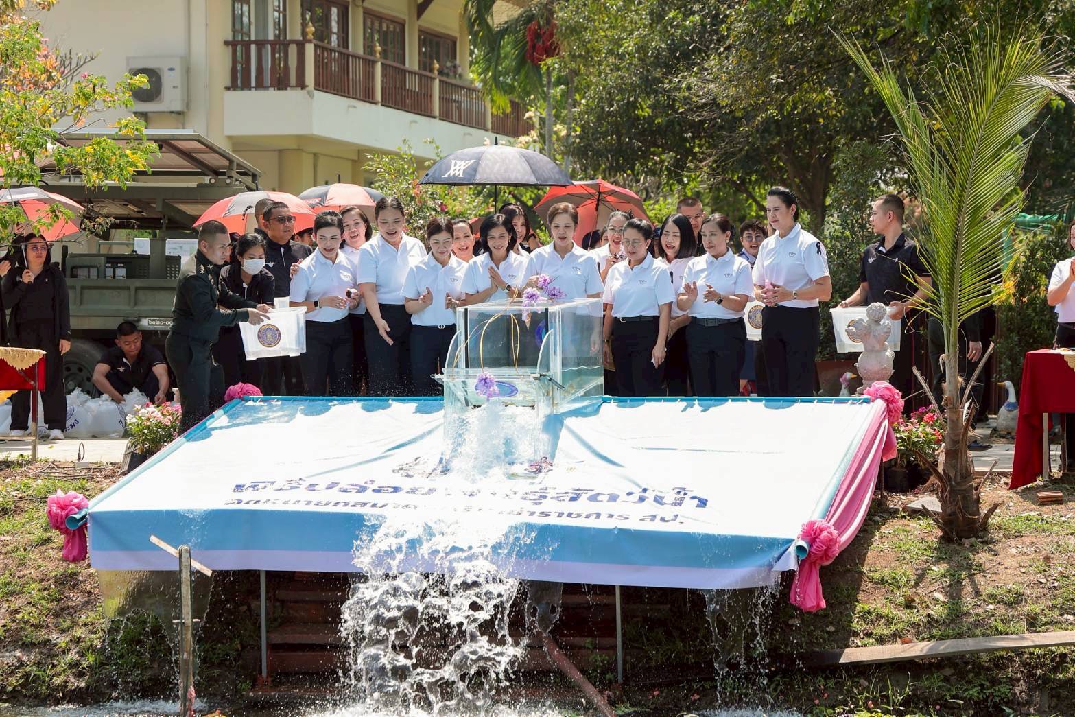 ๔๐ การตรวจเยี่ยมและติดตามความคืบหน้าการดำเนินงานโครงการของ สมาคมภริยาข้าราชการสำนักงานปลัดกระทรวงกลาโหม