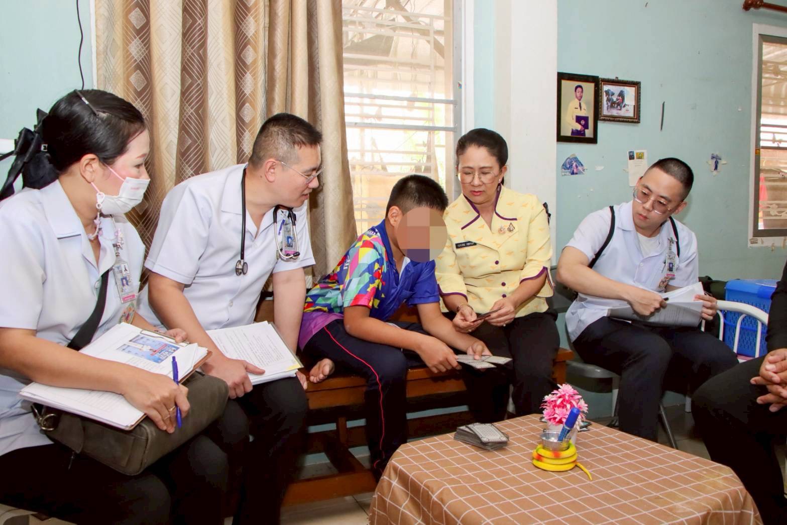 ๔๑ กิจกรรมตรวจเยี่ยมบุตรที่มีความต้องการพิเศษของกำลังพลสังกัดสำนักงานปลัดกระทรวงกลาโหม โดยโครงการสายใยรักษ์ เพื่อคนพิเศษ