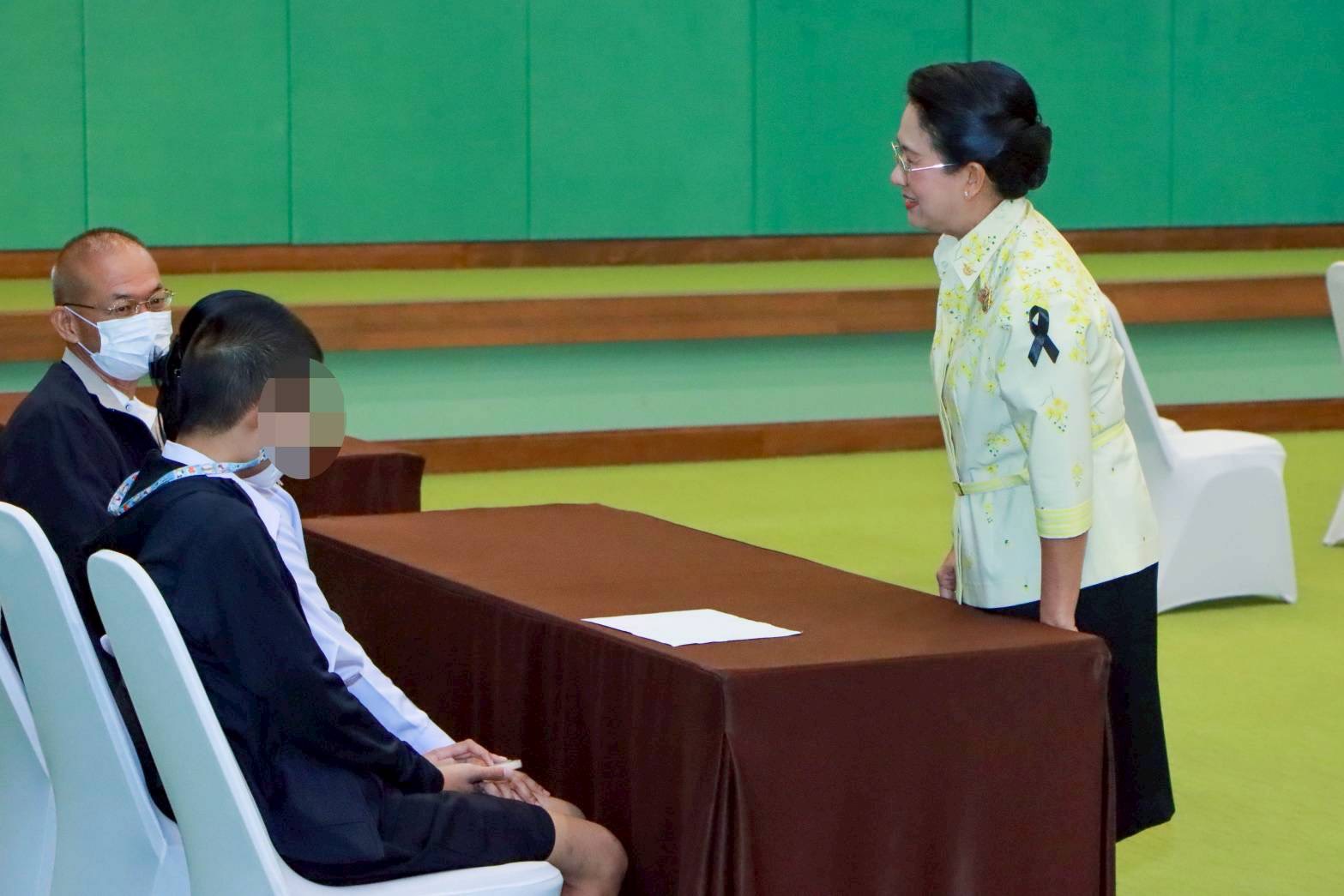 ๔๒ กิจกรรมตรวจเยี่ยมบุตรที่มีความต้องการพิเศษของกำลังพลสังกัดสำนักงานปลัดกระทรวงกลาโหม โดยโครงการสายใยรักษ์ เพื่อคนพิเศษ