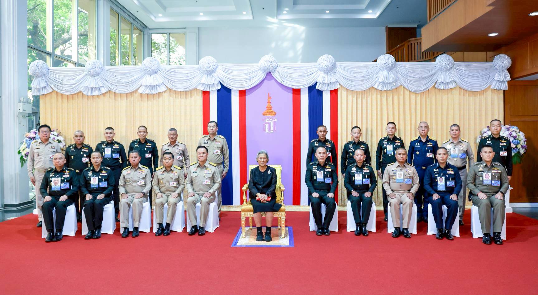 ๔๖ สมเด็จพระกนิษฐาธิราชเจ้า กรมสมเด็จพระเทพรัตนราชสุดาฯ สยามบรมราชกุมารี เสด็จพระราชดำเนินไปทรงเปิดอนุสรณ์สถานสำนักงานปลัดกระทรวงกลาโหม