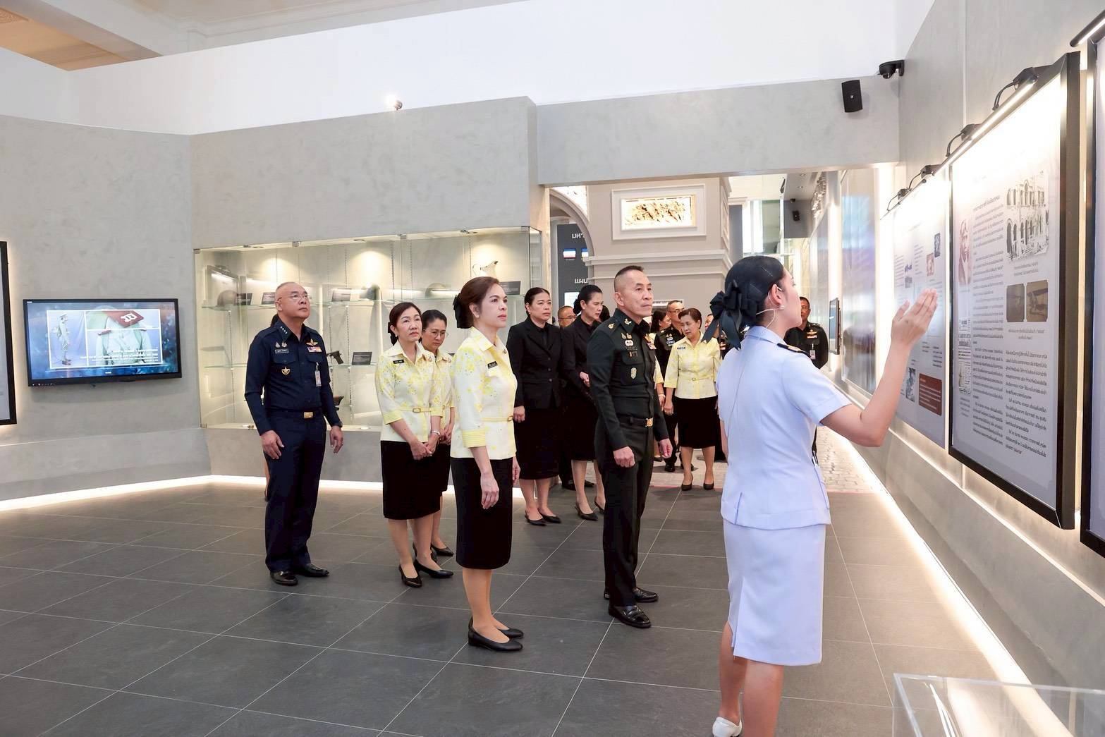 ๔๗ การเยี่ยมชมอนุสรณ์สถานสำนักงานปลัดกระทรวงกลาโหม