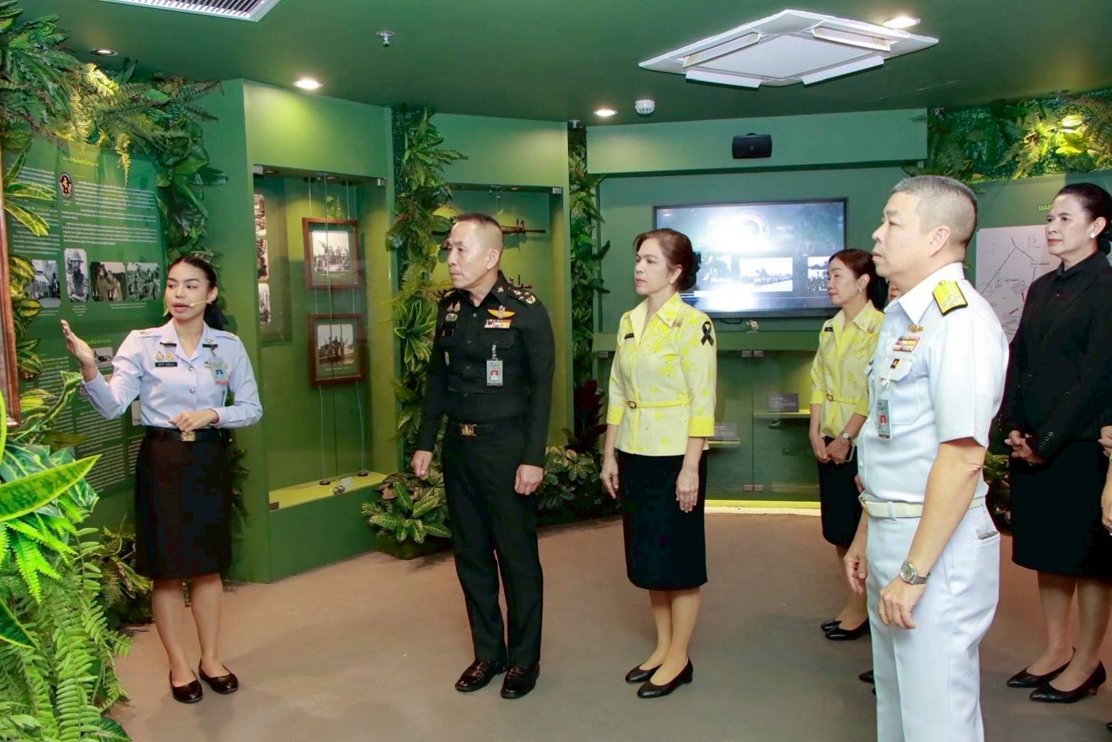 ๔๗ การเยี่ยมชมอนุสรณ์สถานสำนักงานปลัดกระทรวงกลาโหม