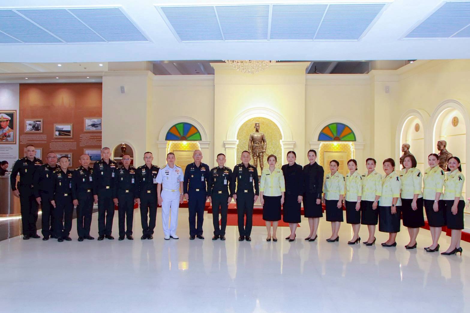 ๔๗ การเยี่ยมชมอนุสรณ์สถานสำนักงานปลัดกระทรวงกลาโหม