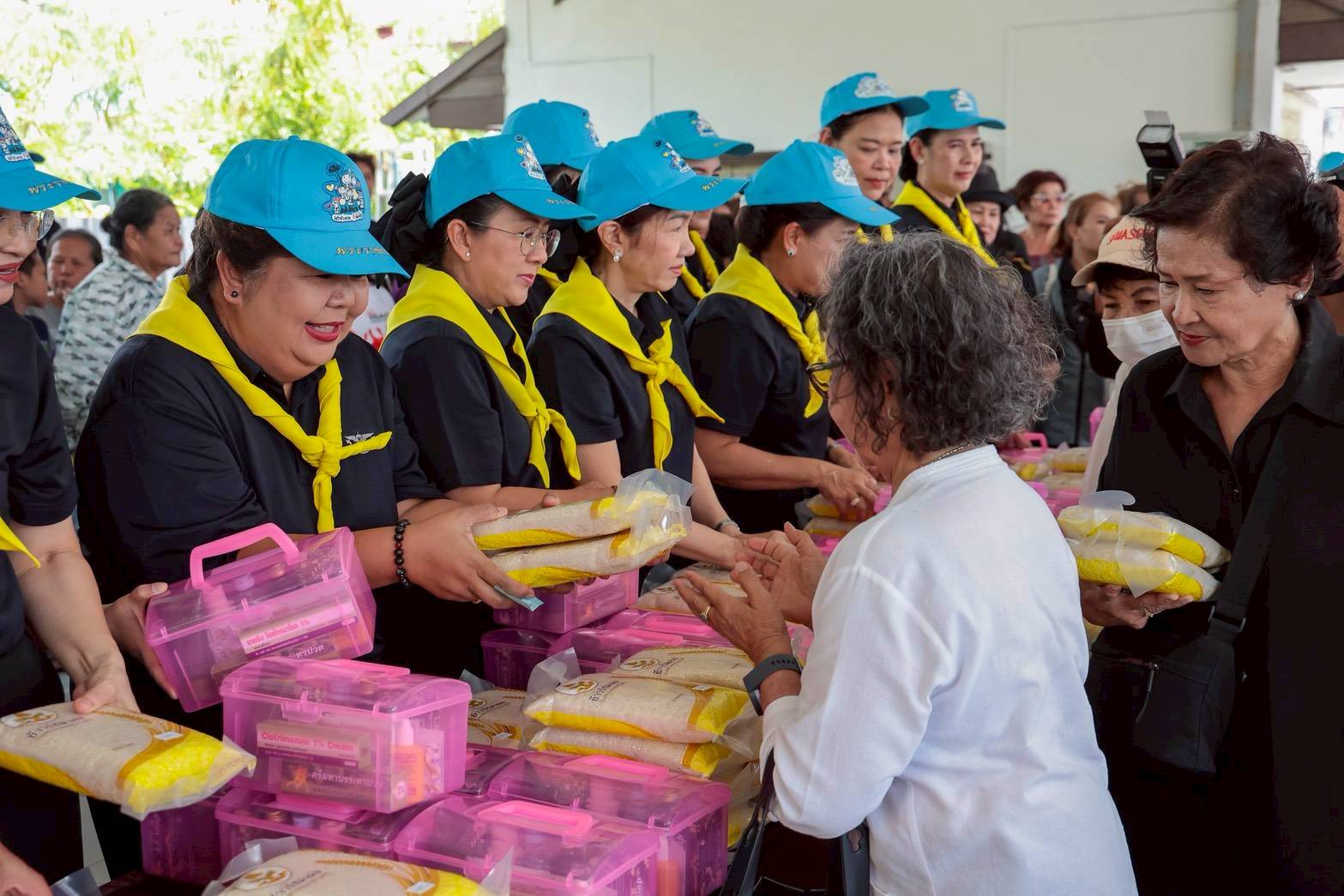 ๔๘ กิจกรรมโครงการจิตอาสาพัฒนา "เราทำความ ดี ด้วยหัวใจ" การบำเพ็ญสาธารณประโยชน์และสาธารณกุศล เนื่องในวันคล้ายวันพระราชสมภพสมเด็จพระกนิษฐาธิราชเจ้ากรมสมเด็จพระเทพรัตนราชสุดาฯ สยามบรมราชกุมารี และวันคล้ายวันสถาปนากระทรวงกลาโหม ครบรอบ ๑๓๙ ปี