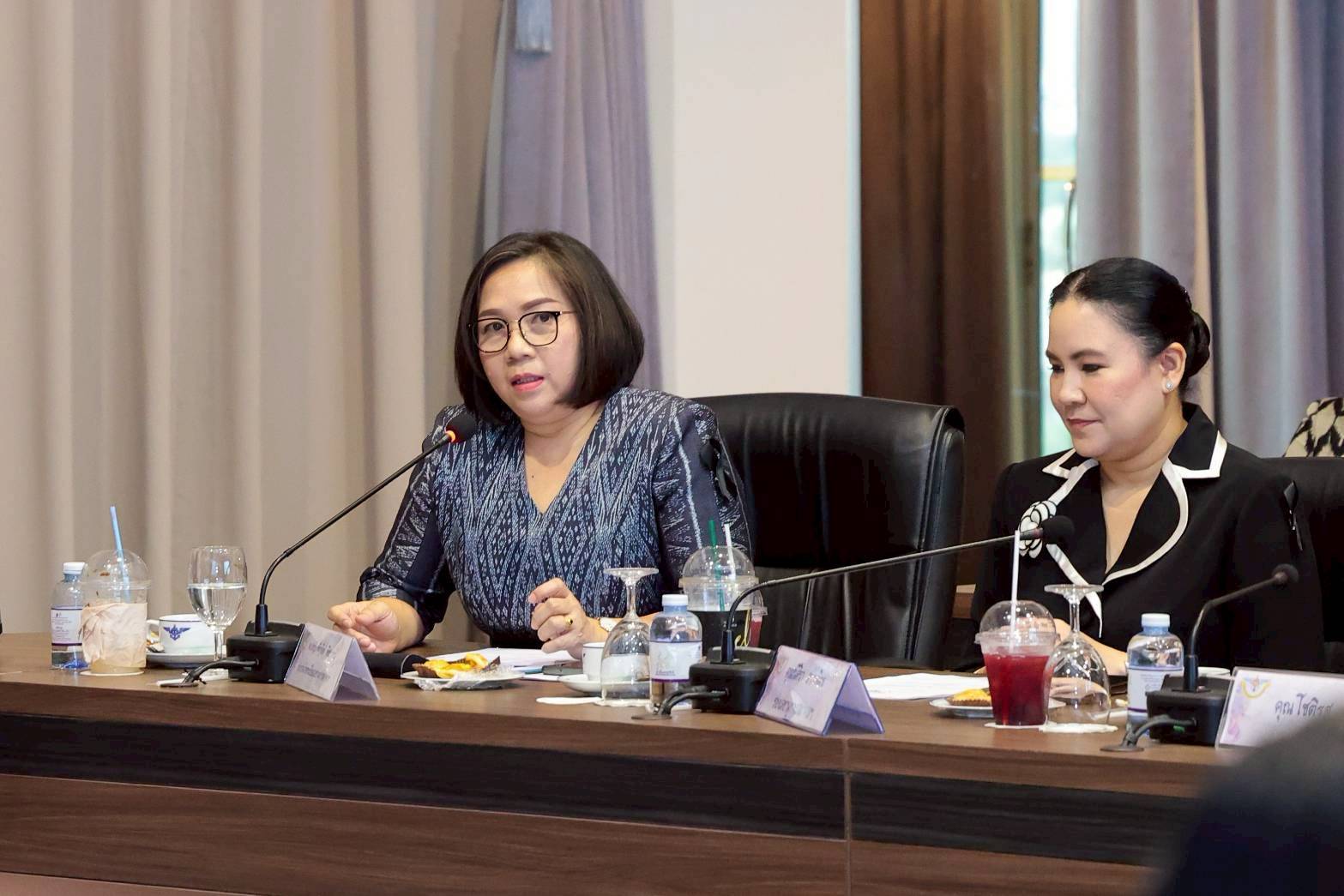 ๕๓ การประชุมสรุปผลการดำเนินงานของสมาคมภริยาข้าราชการสำนักงานปลัดกระทรวงกลาโหม รอบ ๖ เดือน
