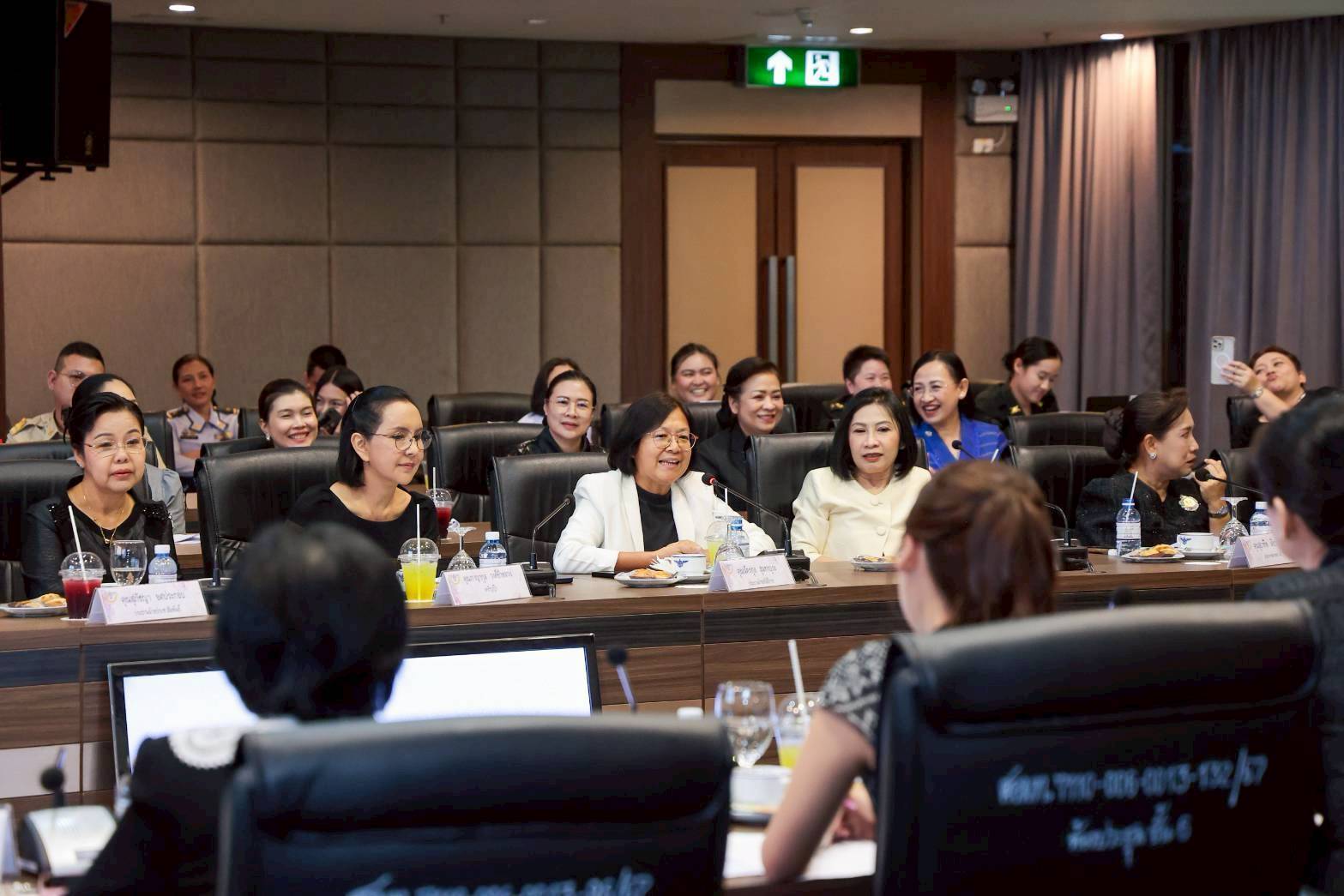 ๕๓ การประชุมสรุปผลการดำเนินงานของสมาคมภริยาข้าราชการสำนักงานปลัดกระทรวงกลาโหม รอบ ๖ เดือน