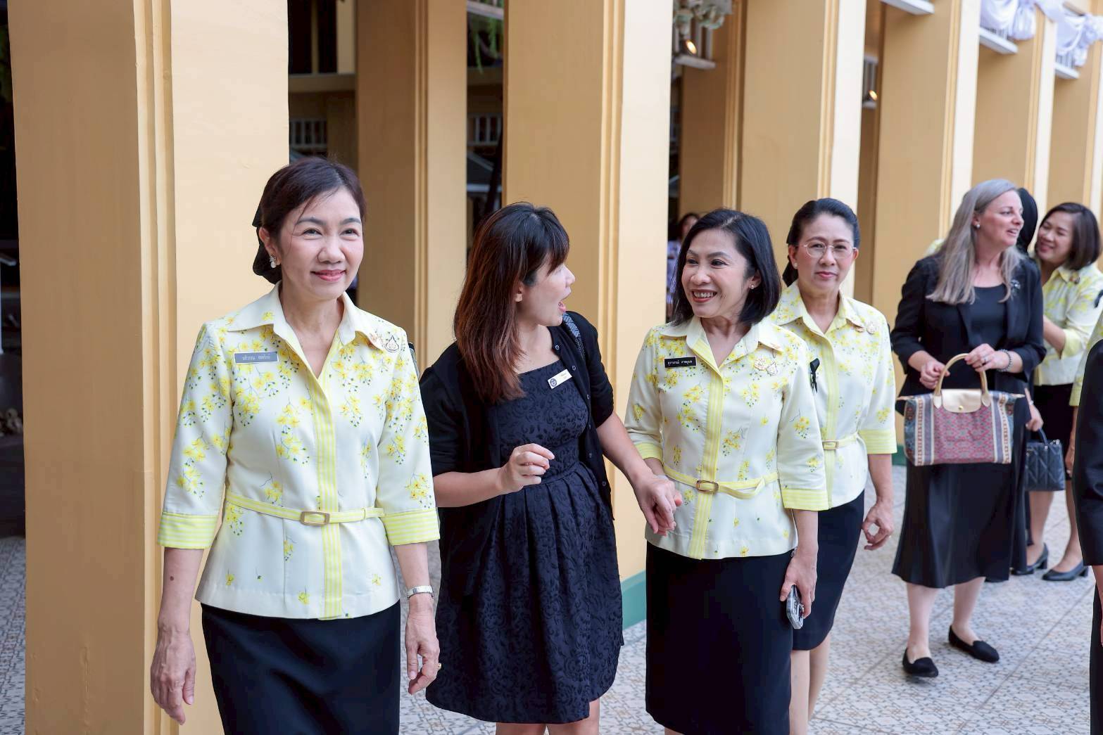 ๕๘ คณะภริยาผู้ช่วยทูตฝ่ายทหารต่างประเทศ ประจำกรุงเทพฯ เข้าเยี่ยมคำนับนายกสมาคมภริยาข้าราชการสำนักงานปลัดกระทรวงกลาโหม เพื่อแนะนำตัวในโอกาสเข้ารับหน้าที่