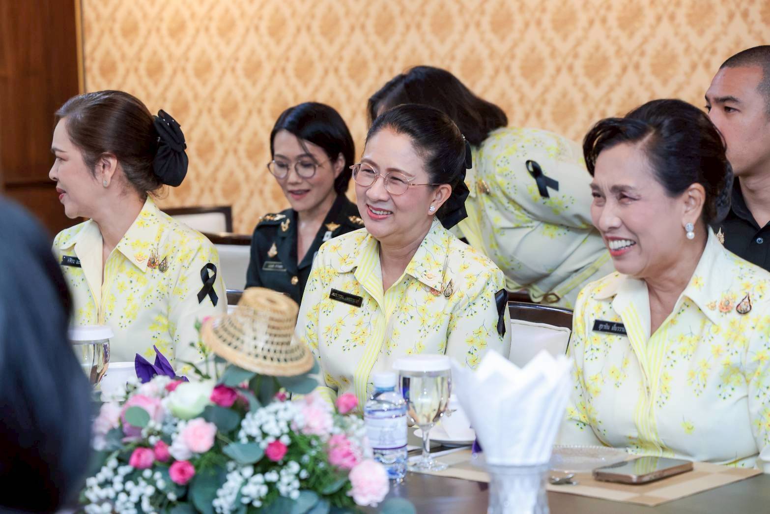 ๕๘ คณะภริยาผู้ช่วยทูตฝ่ายทหารต่างประเทศ ประจำกรุงเทพฯ เข้าเยี่ยมคำนับนายกสมาคมภริยาข้าราชการสำนักงานปลัดกระทรวงกลาโหม เพื่อแนะนำตัวในโอกาสเข้ารับหน้าที่