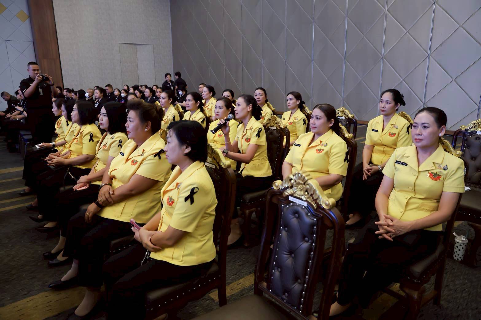 ๖๔ การจัดกิจกรรมโครงการ "ขายได้ทุกหยด ลดขยะ" โดยโครงการบริหารจัดการขยะ รักษาสิ่งแวดล้อม และโครงการครอบครัวพอเพียง สมาคมภริยาข้าราชการสำนักงานปลัดกระทรวงกลาโหม
