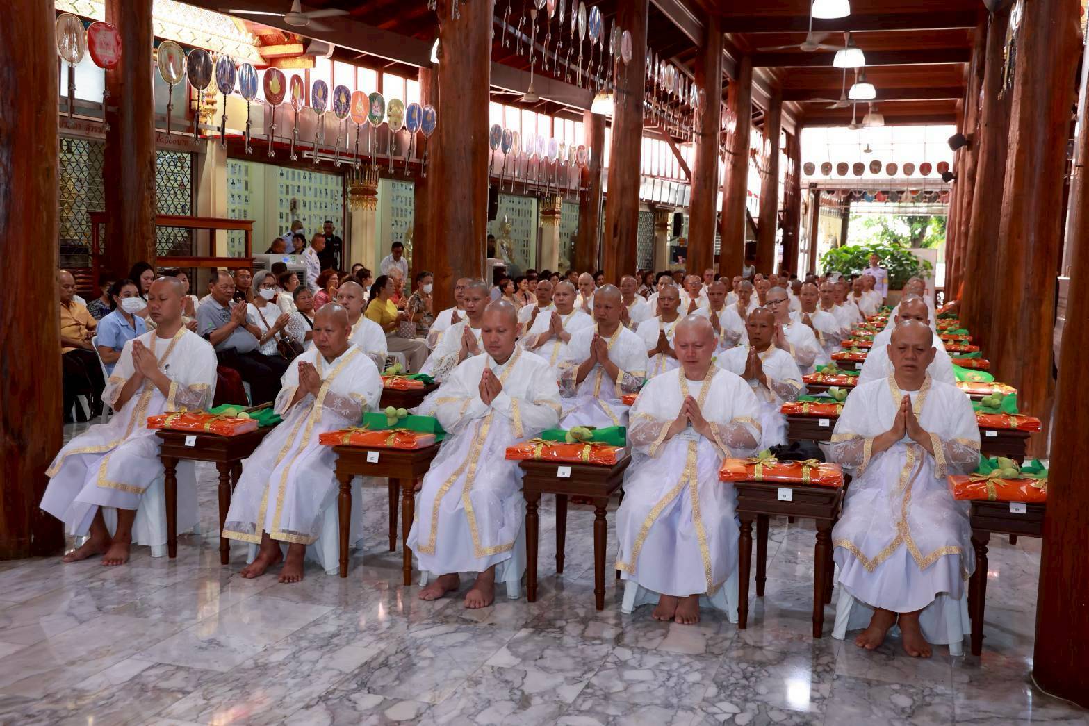 ๖๕ กิจกรรมอุปสมบทหมู่เทิดทูนสถาบันพระมหากษัตริย์ เพื่อเฉลิมพระเกียรติถวายเป็นพระราชกุศล เนื่องในโอกาสมหามงคลเฉลิมพระชนมพรรษาสมเด็จพระนางเจ้าฯ พระบรมราชินี ครบ ๔ รอบ (๓ มิ.ย.๖๙)