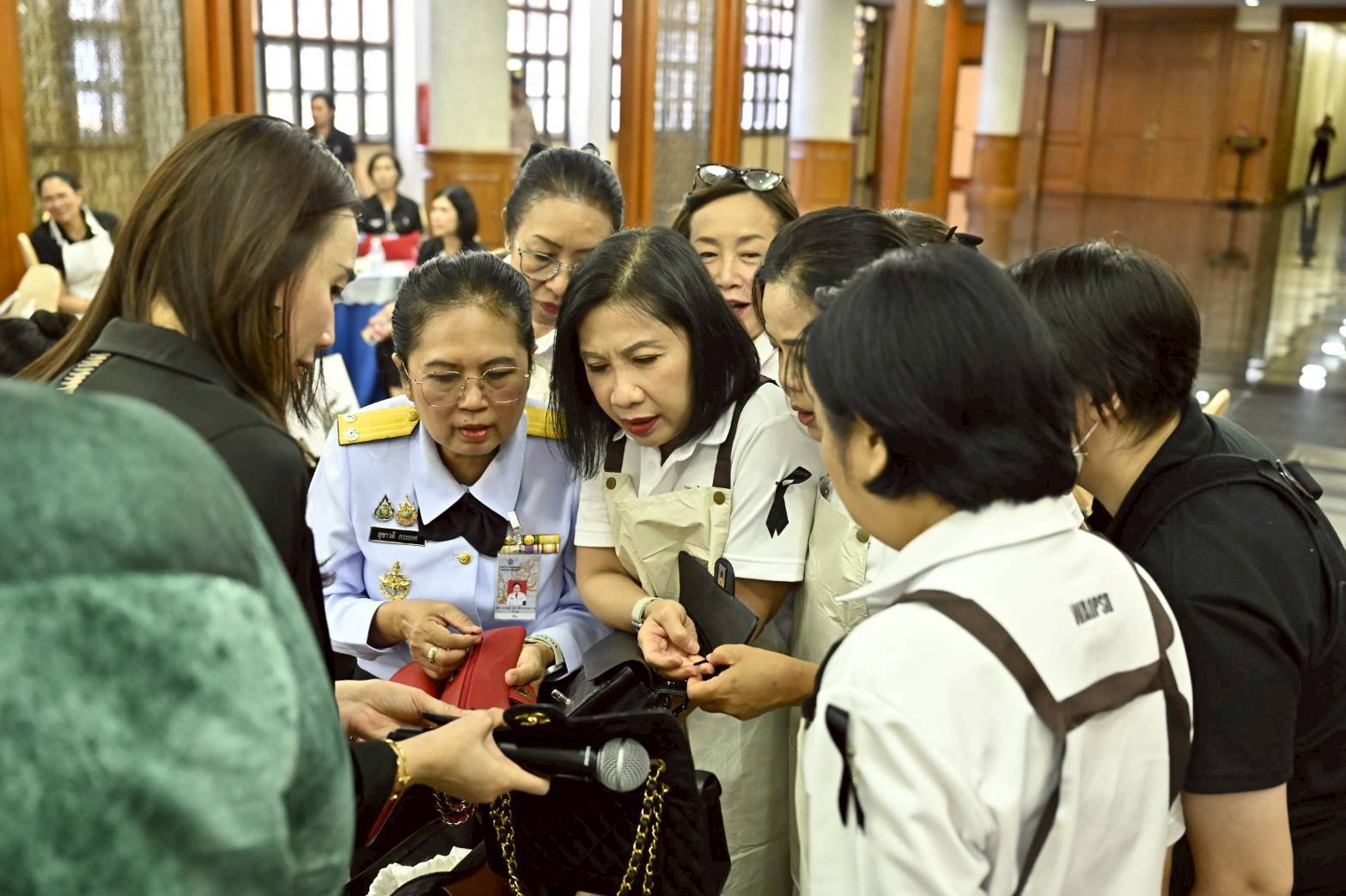 ๖๖ กิจกรรมฝึกอบรมการดูแลและทำความสะอาดกระเป๋า โดยโครงการศูนย์ส่งเสริมการเรียนรู้ และโครงการครอบครัวพอเพียง สำนักนโยบายและแผนกลาโหม