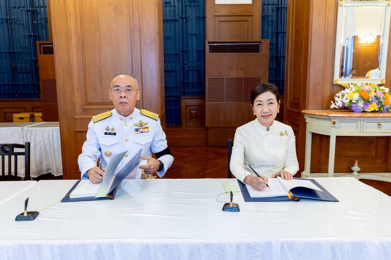 ๖๙ พิธีลงนามถวายพระพรชัยมงคล เนื่องในโอกาสมหามงคลเฉลิมพระชนมพรรษา ๔ รอบ สมเด็จพระนางเจ้าฯ พระบรมราชินี (๓ มิ.ย.๖๙)