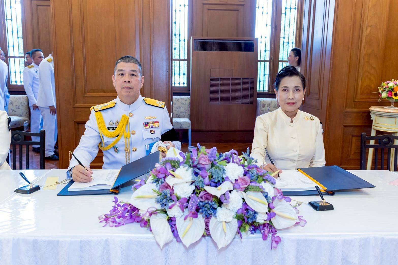 ๖๙ พิธีลงนามถวายพระพรชัยมงคล เนื่องในโอกาสมหามงคลเฉลิมพระชนมพรรษา ๔ รอบ สมเด็จพระนางเจ้าฯ พระบรมราชินี (๓ มิ.ย.๖๙)