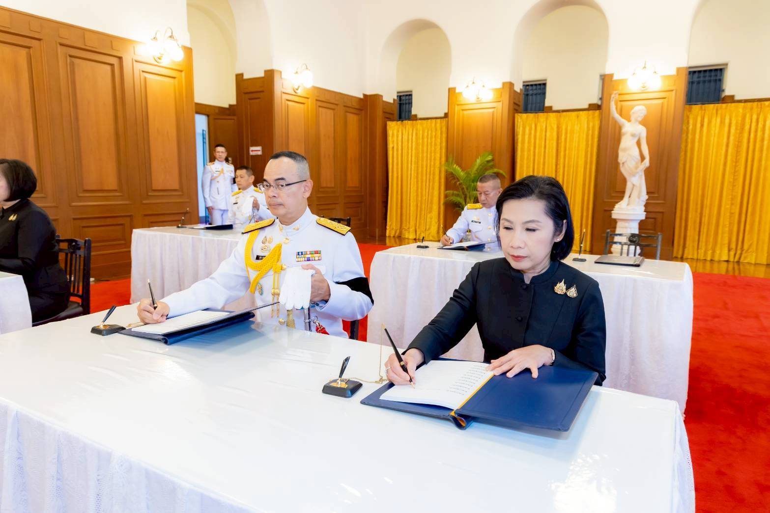 ๗๖ พิธีลงนามถวายความอาลัยสมเด็จพระเจ้าลูกเธอ เจ้าฟ้าพัชรกิติยาภา นเรนทิราเทพยวดี กรมหลวงราชสาริณีสิริพัชร มหาวัชรราชธิดา