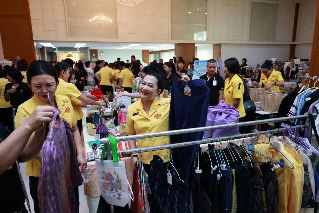 ๙๒ กิจกรรมตลาดนัด "รายได้เพิ่ม เติมกำลังใจ" ครั้งที่ ๒/๒๕๖๙ โดยโครงการครอบครัวพอเพียง สมาคมภริยาข้าราชการสำนักงานปลัดกระทรวงกลาโหม