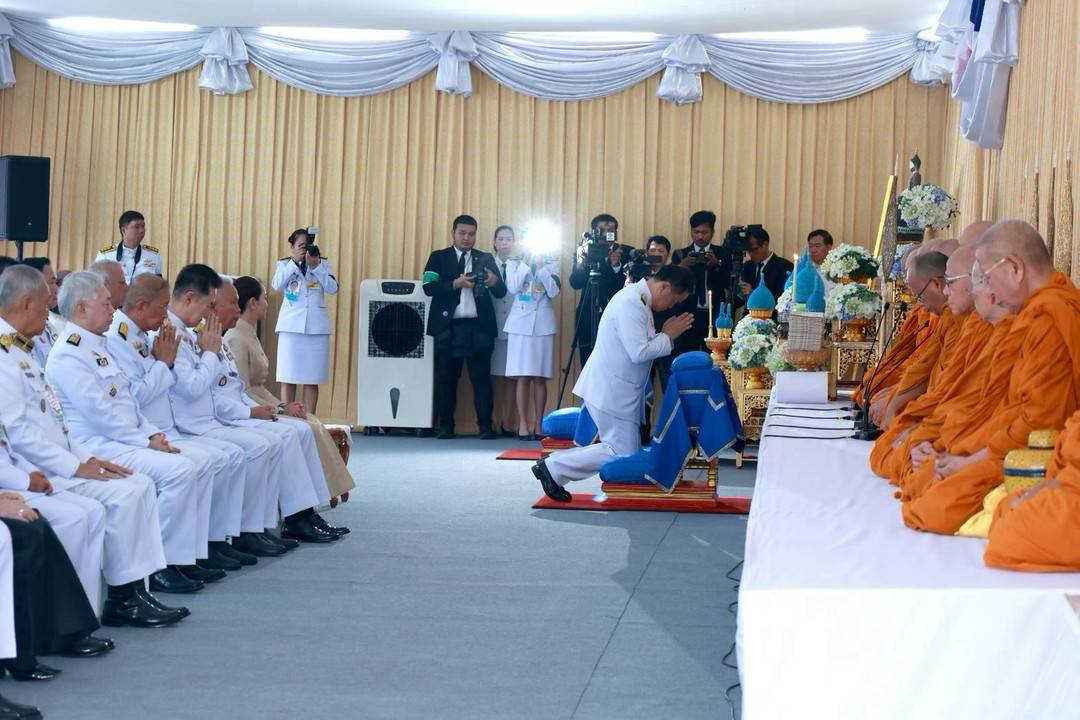 ๑๐๔ พิธีสวดพระพุทธมนต์และพิธีทำบุญตักบาตร ถวายเป็นพระราชกุศล เนื่องในวันคล้ายวันพระราชสมภพสมเด็จพระนางเจ้าสิริกิติ์ พระบรมราชินีนาถ พระบรมราชชนนีพันปีหลวง (๑๒ ส.ค.๖๙)
