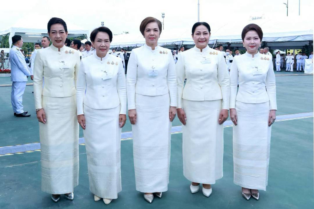 ๑๐๔ พิธีสวดพระพุทธมนต์และพิธีทำบุญตักบาตร ถวายเป็นพระราชกุศล เนื่องในวันคล้ายวันพระราชสมภพสมเด็จพระนางเจ้าสิริกิติ์ พระบรมราชินีนาถ พระบรมราชชนนีพันปีหลวง (๑๒ ส.ค.๖๙)