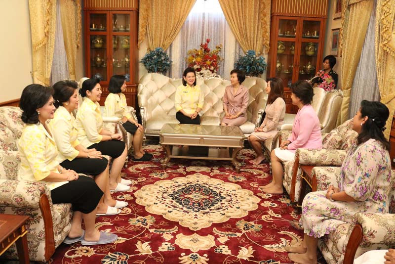 005 ดร.บุษบา ชัยจินดา นายกสมาคมแม่บ้านตำรวจ เข้าแสดงความยินดีกับนายกสมาคมภริยาฯ ในโอกาสเข้ารับตำแหน่ง