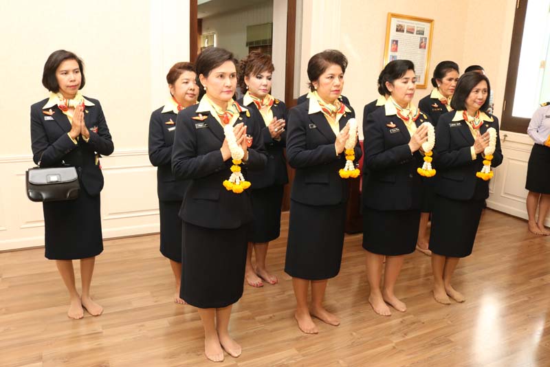 008 นายกสมาคมภริยาฯ นำคณะกรรมการสมาคมฯ ถวายราชสักการะและสักการะสิ่งศักดิ์สิทธิ์ ในโอกาสเข้ารับตำแหน่ง