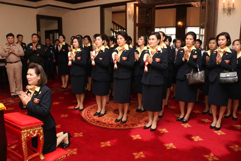 008 นายกสมาคมภริยาฯ นำคณะกรรมการสมาคมฯ ถวายราชสักการะและสักการะสิ่งศักดิ์สิทธิ์ ในโอกาสเข้ารับตำแหน่ง