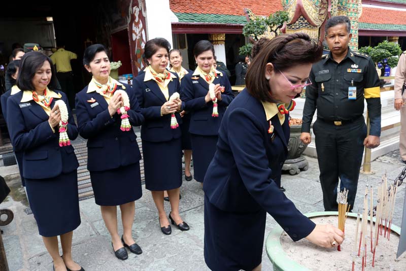 008 นายกสมาคมภริยาฯ นำคณะกรรมการสมาคมฯ ถวายราชสักการะและสักการะสิ่งศักดิ์สิทธิ์ ในโอกาสเข้ารับตำแหน่ง
