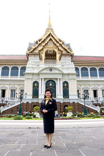 008 นายกสมาคมภริยาฯ นำคณะกรรมการสมาคมฯ ถวายราชสักการะและสักการะสิ่งศักดิ์สิทธิ์ ในโอกาสเข้ารับตำแหน่ง