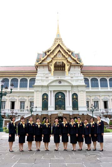 008 นายกสมาคมภริยาฯ นำคณะกรรมการสมาคมฯ ถวายราชสักการะและสักการะสิ่งศักดิ์สิทธิ์ ในโอกาสเข้ารับตำแหน่ง
