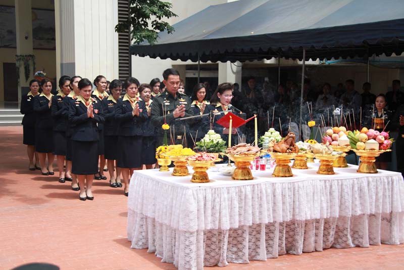 009 ปลัดกระทรวงกลาโหม และ นายกสมาคมภริยาฯ เป็นประธานในพิธีสักการะสิ่งศักดิ์สิทธิ์ ณ ที่ทำการสมาคมภริยาฯ ในโอกาสเข้ารับตำแหน่ง