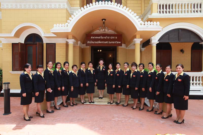 009 ปลัดกระทรวงกลาโหม และ นายกสมาคมภริยาฯ เป็นประธานในพิธีสักการะสิ่งศักดิ์สิทธิ์ ณ ที่ทำการสมาคมภริยาฯ ในโอกาสเข้ารับตำแหน่ง