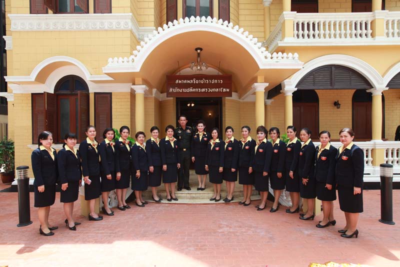 009 ปลัดกระทรวงกลาโหม และ นายกสมาคมภริยาฯ เป็นประธานในพิธีสักการะสิ่งศักดิ์สิทธิ์ ณ ที่ทำการสมาคมภริยาฯ ในโอกาสเข้ารับตำแหน่ง