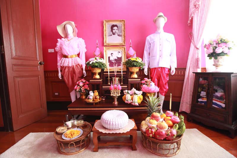 009 ปลัดกระทรวงกลาโหม และ นายกสมาคมภริยาฯ เป็นประธานในพิธีสักการะสิ่งศักดิ์สิทธิ์ ณ ที่ทำการสมาคมภริยาฯ ในโอกาสเข้ารับตำแหน่ง