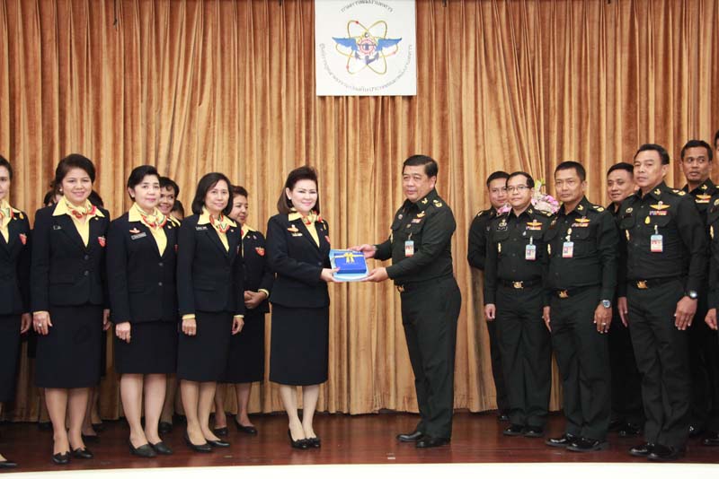 010 นายกสมาคมภริยาฯ นำคณะกรรมการสมาคมฯ ร่วมแสดงความยินดีกับเจ้ากรมการพลังงานทหาร เนื่องในวันคล้ายวันสถาปนากรมการพลังงานทหารฯ