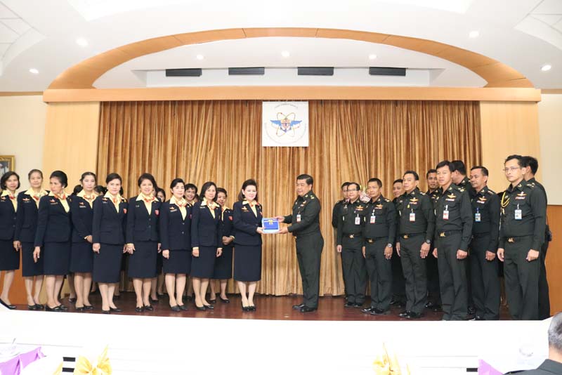 010 นายกสมาคมภริยาฯ นำคณะกรรมการสมาคมฯ ร่วมแสดงความยินดีกับเจ้ากรมการพลังงานทหาร เนื่องในวันคล้ายวันสถาปนากรมการพลังงานทหารฯ
