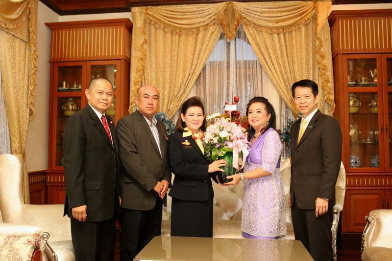 011 คุณประภา ปูรณโชติ กรรมการผู้จัดการ บริษัทหลักทรัพย์จัดการกองทุน เอ็มเอฟซี จำกัด(มหาชน) เข้า...