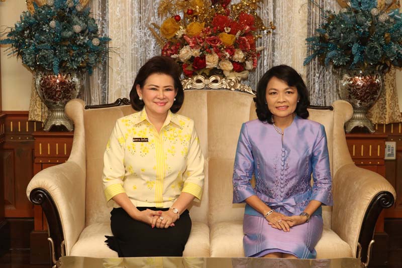 013 นายกสมาคมภริยาฯ ให้การต้อนรับ พลตรีหญิง รัชดา เกาฏีระ นายกสมาคมแม่บ้านกองบัญชาการกองทัพไทย ...