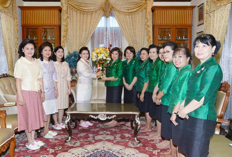 018 นายกสมาคมภริยาฯ ให้การต้อนรับนายกสมาคมแม่บ้านองค์การทหารผ่านศึก ที่เข้าแสดงความยินดีในโอกาสเข...