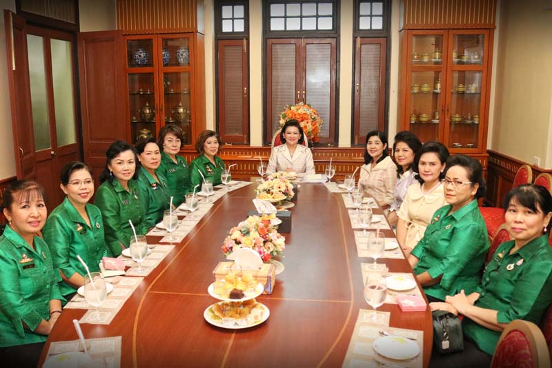 018 นายกสมาคมภริยาฯ ให้การต้อนรับนายกสมาคมแม่บ้านองค์การทหารผ่านศึก ที่เข้าแสดงความยินดีในโอกาสเข้ารับตำแหน่ง