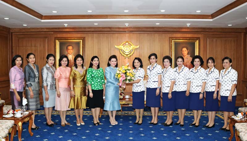 020 นายกสมาคมภริยาฯ เข้าแสดงความยินดีแก่ พลตรีหญิงรัชดา เกาฏีระ นายกสมาคมแม่บ้านกองบัญชาการกองทัพไทย ในโอกาสเข้ารับตำแหน่งใหม่