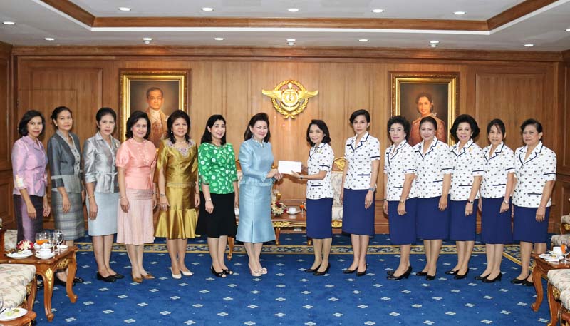 020 นายกสมาคมภริยาฯ เข้าแสดงความยินดีแก่ พลตรีหญิงรัชดา เกาฏีระ นายกสมาคมแม่บ้านกองบัญชาการกองทัพไทย ในโอกาสเข้ารับตำแหน่งใหม่