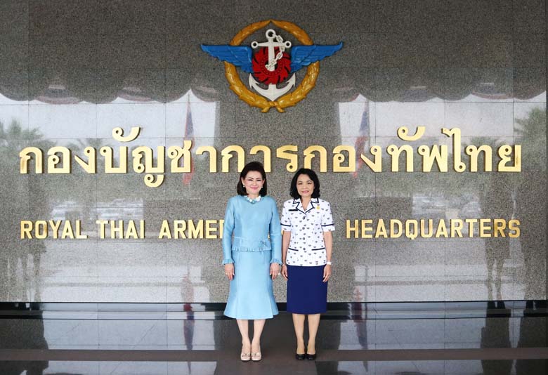 020 นายกสมาคมภริยาฯ เข้าแสดงความยินดีแก่ พลตรีหญิงรัชดา เกาฏีระ นายกสมาคมแม่บ้านกองบัญชาการกองทัพไทย ในโอกาสเข้ารับตำแหน่งใหม่