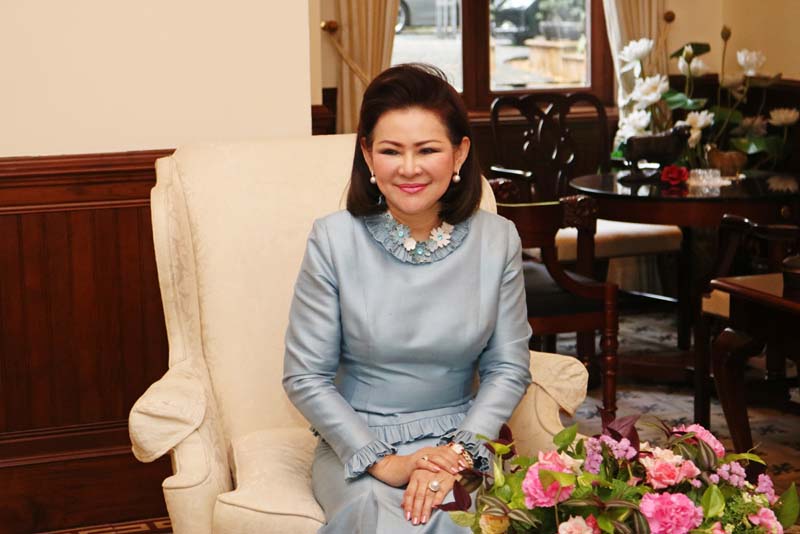021นายกสมาคมภริยาฯ เข้าเยี่ยมคารวะ และขอรับพรจาก คุณหญิงวรรณา สิริวัฒนภักดี ที่ปรึกษาสมาคมภริยาฯ