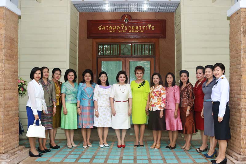 023 นายกสมาคมภริยาฯ เข้าแสดงความยินดีแก่ คุณปรานี อารีนิจ นายกสมาคมภริยาทหารเรือ ในโอกาสเข้ารับต...
